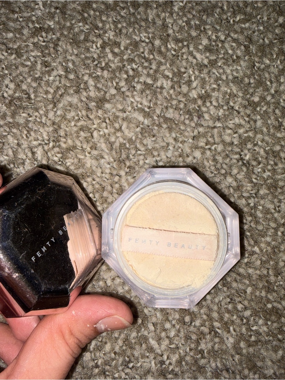 Fenty Beauty Translucent Setting Powder - Cream/Beige Tone
